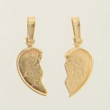 Hängen två stycken brustet hjärta med text GHA 20x7mm 18K Vikt: 1,1 g