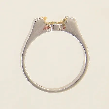 Ring med diamanter 2 x ca 0,01ct defekt/saknas sten vitguld 18K Vikt: 3,1 g