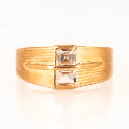 Ring med två vita stenar stl:19½ bredd 2,9-9,2mm, 18K 4,2g. 