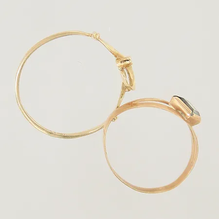 2 Ringar skeva/defekta saknas sten 18K Vikt: 1,7 g
