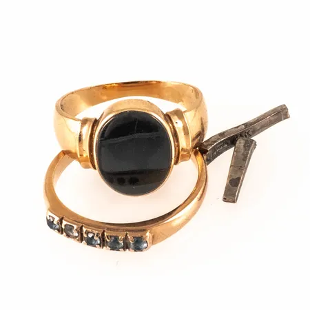 Diverse defekt/graverat guld 14K bruttovikt:5,2g. 