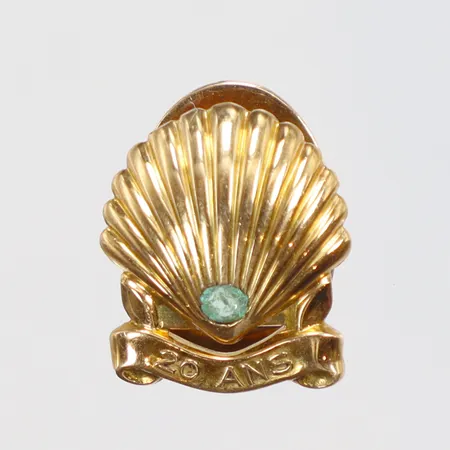 Kavajknapp Cartier "Shell 20 Ans" med grön sten 12x15mm 18K Vikt: 2,5 g