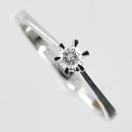 Ring med diamant 0,10ct stl:17, bredd 2-4mm, gravyr, vitguld, 18K. Vikt: 2,1 g