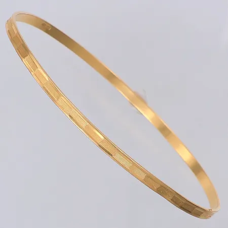 Armring 73 x 68mm bredd 3,1mm, skev, 18K Vikt: 8,8 g