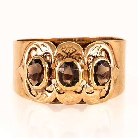 Ring med bruna stenar stl:19½ bredd 6-11mm, nötta fasetter, 14K 4,2g.
