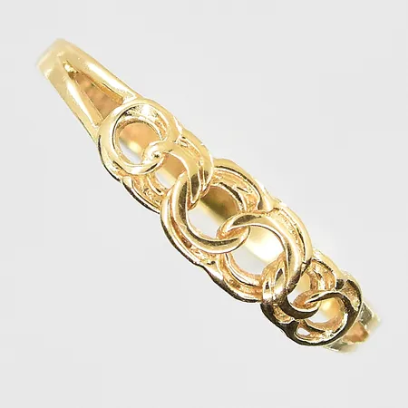 Ring Bismarck stl:17¾ bredd 2-4mm, 18K. Vikt: 1,2 g