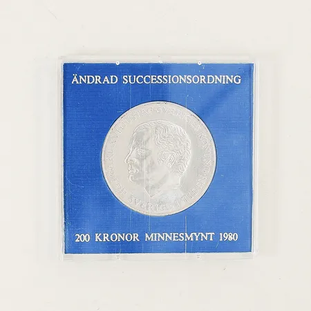 Minnesmynt Sveriges Konung Carl XVI Gustaf För Sverige i tiden ändrad successionsordning år 1980 nominellt värde 200kr Ø36mm plastetui silver 925/1000 Vikt: 27 g