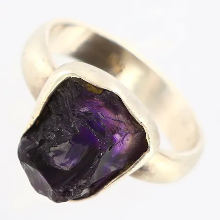 Ring med Ametist stl:17¾ bredd 4-13mm, silver 925/1000 Vikt: 5,5 g