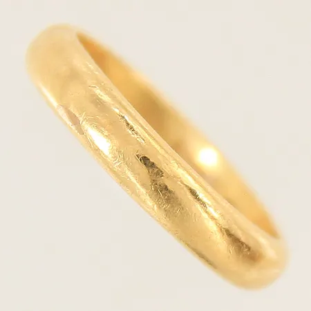 Ring slät stl:18 bredd 3,9mm gravyr 23K Vikt: 6,3 g