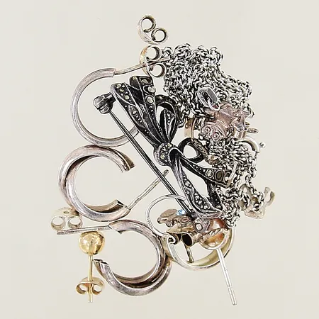 Diverse silversmycken udda/skeva silver 925/1000  Vikt: 12,1 g
