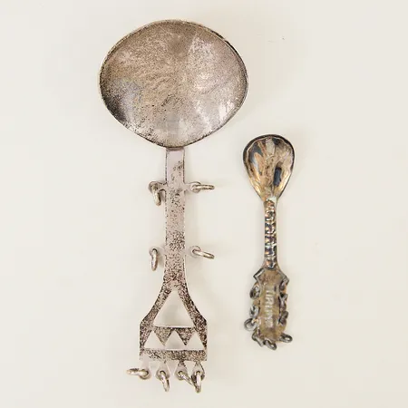 2 Skedar 7-11,5cm gravyr silver 830/1000 Vikt: 29,7 g