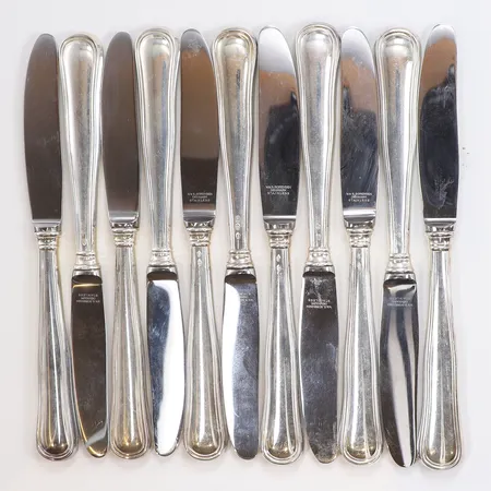 11 Dessertknivar, längd 17cm, bredd 9-15mm, W&SS, år 1978, blad i rostfritt stål, handtag i silver, 830/1000 silver Vikt: 471,4 g