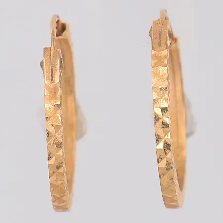 Ett par örhängen 19mm, bredd 1,6mm, 18K Vikt: 1 g