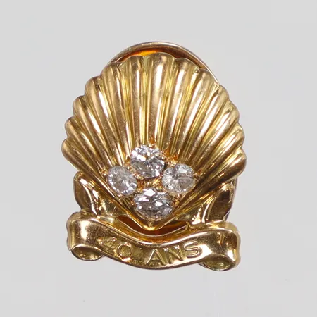 Kavajknapp Cartier "Shell 40 Ans" med diamanter 4xca0,04ct 12x15mm 18K Vikt: 2,7 g