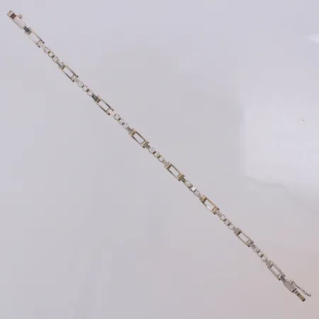 Armband diamanter 15 x ca 0,03ct 6 x ca0,02ct längd 18cm bredd 2,5/3,5mm vitguld, omrodinering, 18K Vikt: 14,4 g