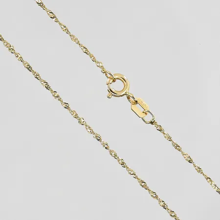 Kedja Singapore GHA längd 43½cm, bredd 1mm, 18K. Vikt: 1,1 g