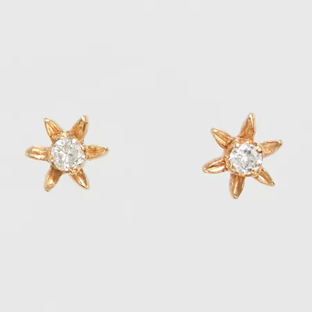 Örhängen med diamanter 2 x ca.0,05ct, gängade stift, saknar snurrebussar, 14K Vikt: 0,8 g
