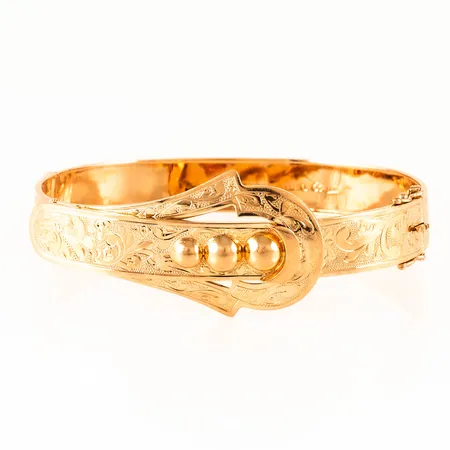 Stelt armband med graverat mönster innermått 18cm bredd 9,5-25mm, öppningsbar med kistlås, stämplad BOLIDEN GULD, T8 (1945), ABJ (Juvelfabriken AB, Stockholm), kattfot, bucklor, 18K 15,8g. 