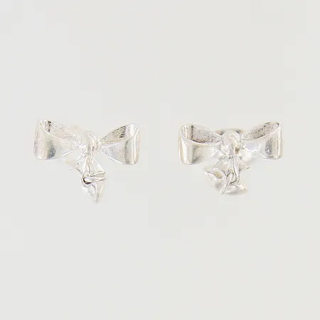 Örhängen med rosetter samt hjärtan 13x11mm omaka snurrebussar silver 925/1000  Vikt: 1,8 g