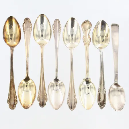 8 Teskedar olika modeller, längd: 12-12,5cm, 830/1000 silver Vikt: 122 g
