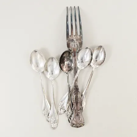 Diverse silverbestick olika modeller skeva silver 830/1000 Vikt: 101,8 g