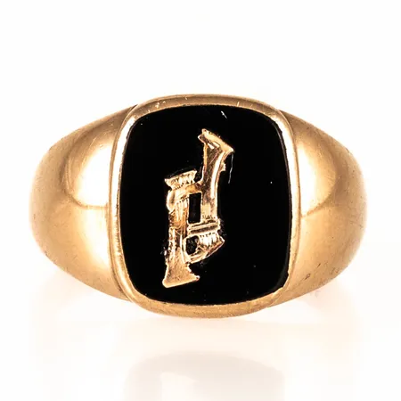 Klackring med svart sten stl:20¼ bredd 3,4-14,7mm, nött fattning, 14K 5,8g.