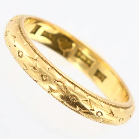 Ring mönstrad stl:17¾, bredd 3,5mm, gravyr, 18K Vikt: 4,8 g