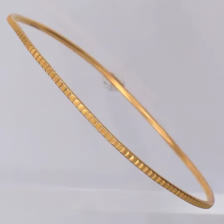 Armring Ø ca66mm bredd 1,8mm, skev, 21K Vikt: 8,3 g