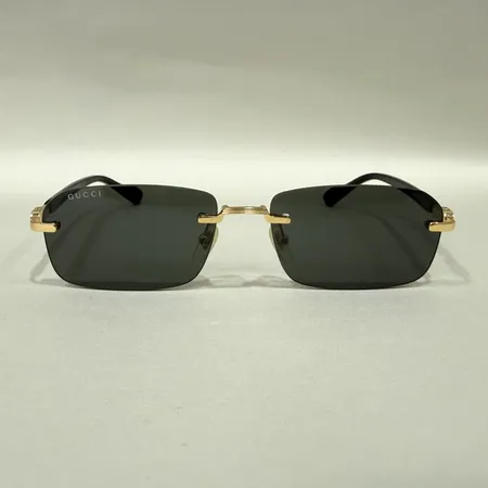 Ett par solglasögon Gucci modell: GG1221S 001 56¤16-140 L putsduk originalfodral, lätt bruksslitage