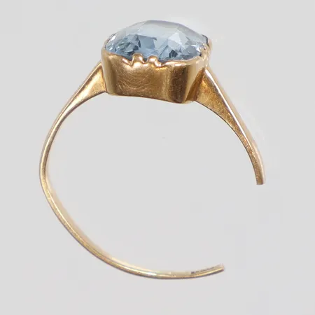 Ring med blå sten, defekt 18K Vikt: 1,8 g