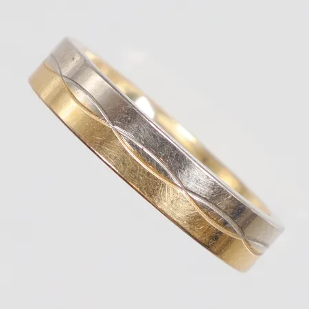 Ring tvåfärgad gravyr 18K Vikt: 8,6 g