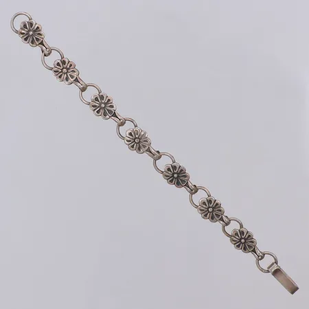 Barnarmband blommor Janson år 1961 längd 13cm bredd 8mm, 830/1000 silver Vikt: 4,8 g