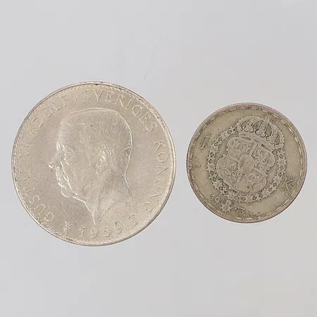 Mynt Gustaf VI Adolf 150-årsminnet av 1809 års regeringsform 5kr Ø34mm år 1959, Mynt Gustaf V 1kr år 1943, 400/1000 silver Vikt: 24,9 g
