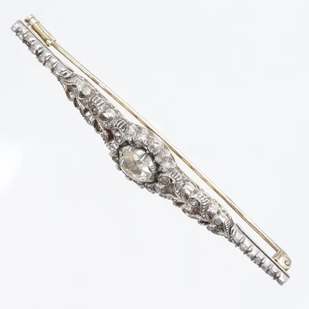 Brosch med gammalslipade diamanter 1xca0,75ct samt 38xca0,005-0,02ct (en sten saknas) 64x13mm omkring sekelskiftet 18/1900, 14K Vikt: 6 g