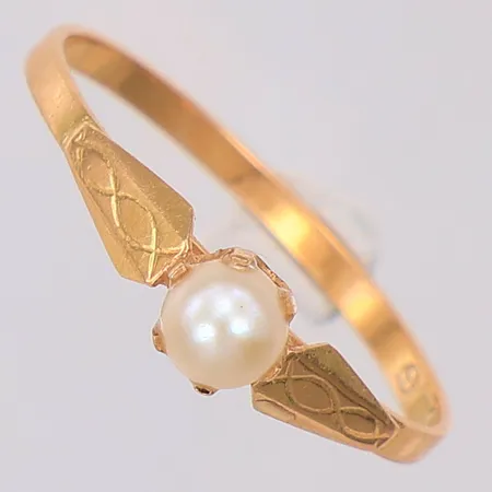 Ring odlad saltvattenpärla stl:15, 18K Vikt: 0,7 g