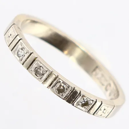 Ring med diamanter 4 x ca 0,01ct, stl:16, bredd 2mm, vitguld, 18K Vikt: 2,5 g