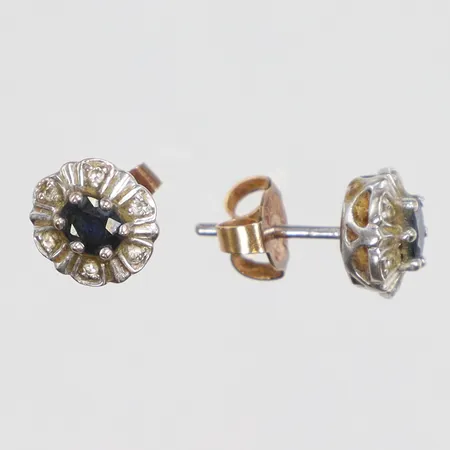 Ett örhängen med blå stenar och diamanter 12x0,005ct, vitguld, snurrebusar i rödguld, 18K Vikt: 2,1 g
