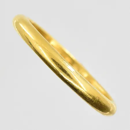 Ring stl:20¼ bredd 3mm, gravyr, 23K. Vikt: 5,9 g
