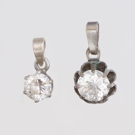 2 Hängen med vita stenar, 15x8mm, 835/925/1000 silver Vikt: 1,5 g