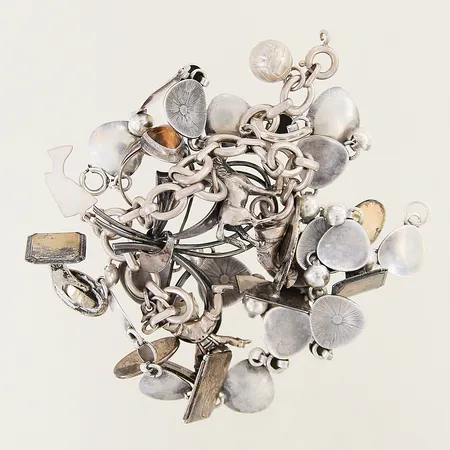 Silversmycken sten med skada gravyrer saknas delar silver 830/1000 Vikt: 77,8 g