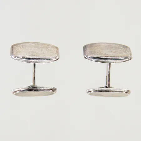 Ett par manschettknappar 19x13mm något oxiderade silver 835/1000 Vikt: 14 g