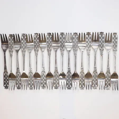 18 Dessertgafflar, längd 14cm, bredd 4-19mm, CESONS (Cesons Guldvaru Ab), 830/1000 silver Vikt: 311,1 g