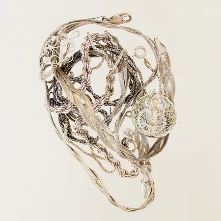 Diverse silversmycken udda defekt silver 830-925/1000 Vikt: 42,4 g
