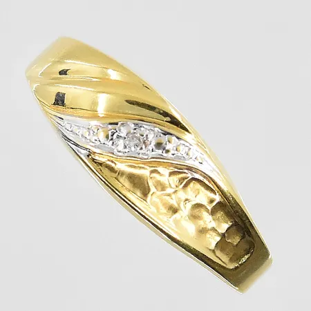 Ring med vit sten stl:16½ bredd 2-6mm, gulguld/vitguld, 18K. Vikt: 1,5 g