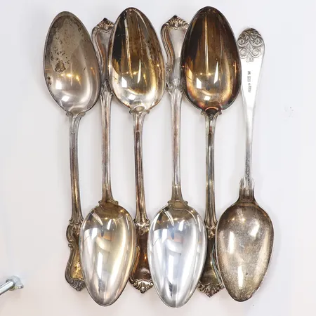6 Skedar, längd 20,5-22cm, bredd 6-46mm, olika modeller, 830/1000 silver Vikt: 414,1 g