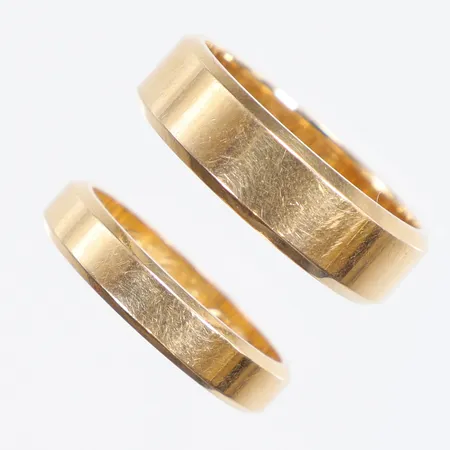 2st Ringar gravyr 18K Vikt: 11,2 g