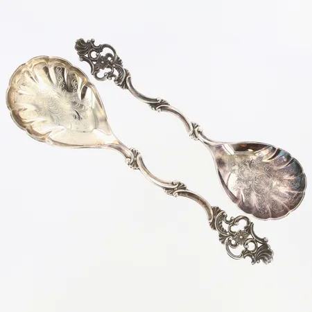  2 serveringsskedar längd:17-19cm, 830/1000 silver Vikt: 83,7 g