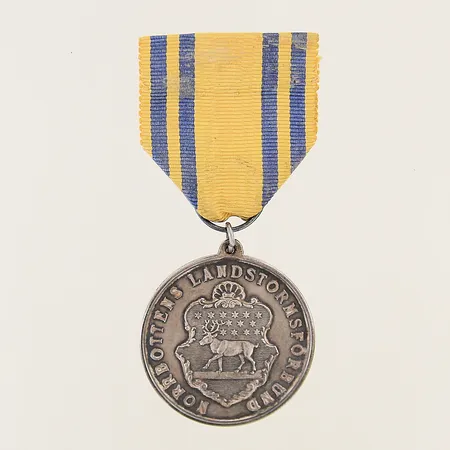 Medalj Norrbottens Landstormsförbund Ø35,5mm personlig gravyr silver 830/1000 bruttovikt: 21,8g Vikt: 21,8 g