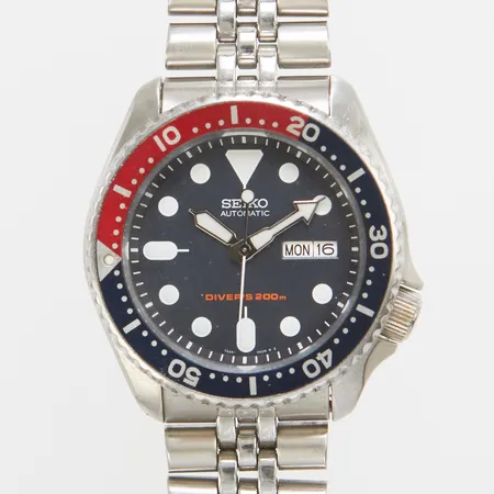 Herrur Seiko Diver´s 200, stål, automatisk, 42mm, boettnr: 7S26-0020, snr: 665721, Cal. 7S26, ref: SKX009, dag, datum, stållänk, viklås, inga tillbehör.