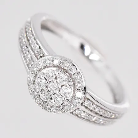 Ring diamanter ca 0,30ctv stl:16½ vitguld GHA 18K Vikt: 3,4 g